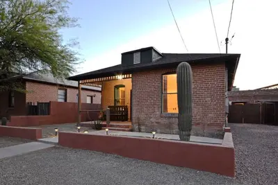 Image de Downtown Iron Horse & Parking