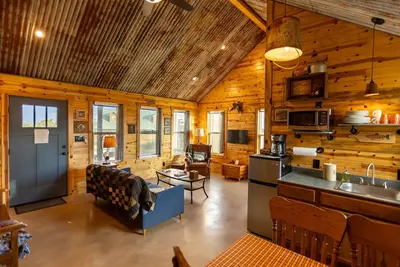 Image de 1 Dog Ok  2br #2 Outdoors Cottage by RusTx Ranch