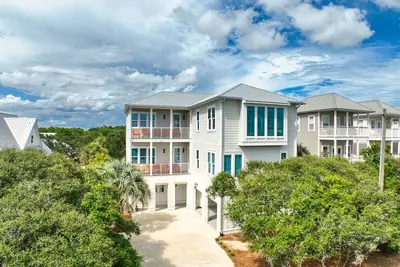 Image de Gulf views! One row off of beach. Large pool and outdoor area! Bikes, 6 seat Lsv