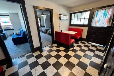 Image de Very Cool, Retro Getaway in Heart of Downtown