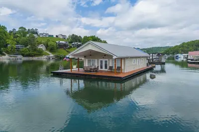 Image de Floating Holiday #4 on Norris Lake at Springs Dock Marina. Front Row View!