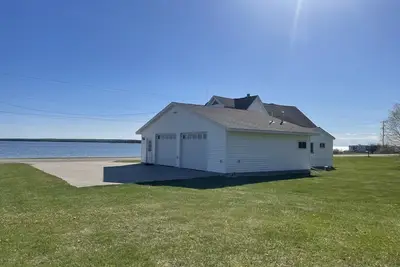 Image de Waterfront home on Lake Michigan overlooking multiple islands!