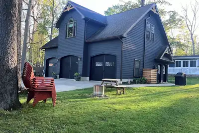 Image de Gorgeous cottage on Silver Lake. Golfing, boating, hiking and more!