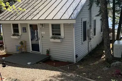Image de Modern Lakefront Camp on East Pond - cozy fire pit, 3 kayaks, canoe