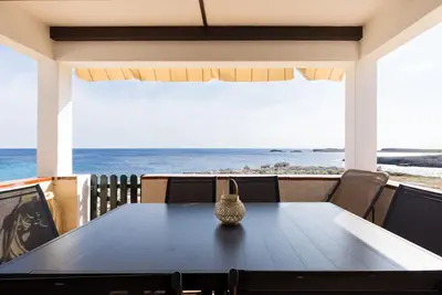 Binilaya - Charming 3-bedroom house - seafront