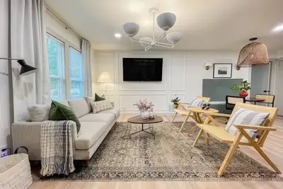 Image de Designer Luxury 3 Br home - near Irving convention, by Dfw airport