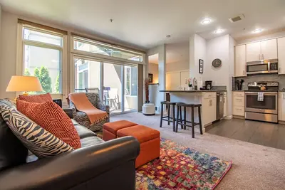Modern Home in the Heart of Seattle! with Pool!