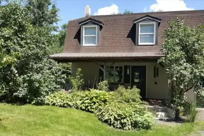 Image de Solitary Homestead-scenic setting, spacious outdoor areas. Easy access Psu.