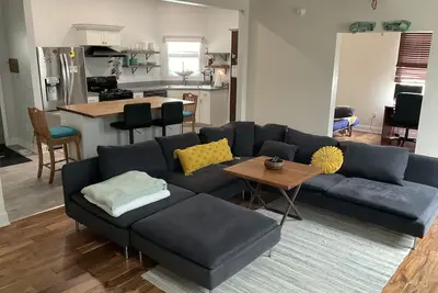 Image de Remodled Home in Convenient Location (especially if you Love pastries! )