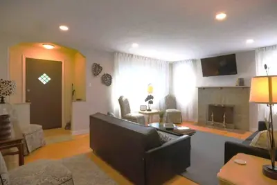 Image de 4 Bed Cape Cod | Comfort & Charm Near the City