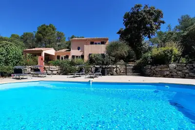 Image de Superbe villa avec piscine sur grand terrain