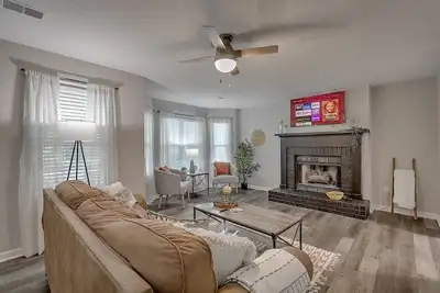 Image de Chas, Summrvll/Nexton Comfort  Near Everything!