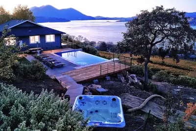 Image de Jago Bay - Vineyard Home with Pool and Hot Tub