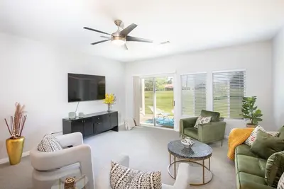 Festival & Gorgeous Golf Course Condo