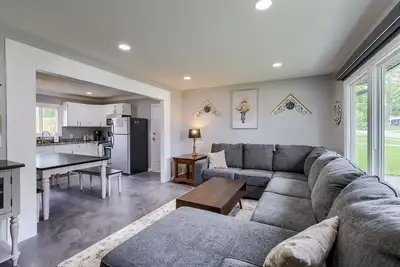 Image de Hamilton in heart of Omaha! Multi family and group friendly! The perfect space! !
