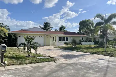 Image de Amazing waterfront home on Palma Sola Bay, a bicycle ride to  Anna Maria Island.