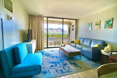 Image de Modern 2br w/Diamond Head view, beach, Free parking, king bed, pool, gym, & more!