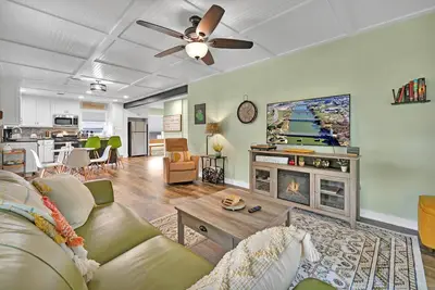 \"The Fried Green Tomato\" Family & Pet Friendly, Qr Code Walk Thru, 1 night min.