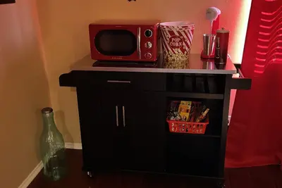 Image de Quiet resort style backyard perfect for entertainment