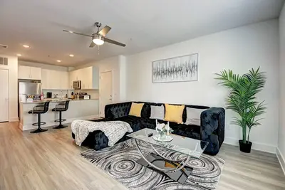 Image de Luxury Getaway w/ Pool, Gym, Balcony, Netflix