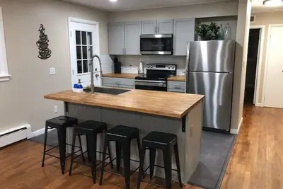 Image de Cozy cottage with pool, walking distance to lake