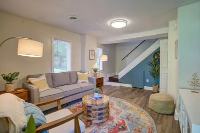 Image de Redesigned Family/Pet Friendly 🐶 Carriage House Minutes walk to Downtown
