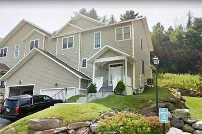 Image de Slopeside View: Airy, Luxury Condo with Pool. Minutes from it all!