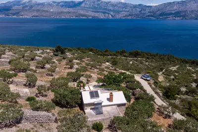 Maison de vacances de style Robinson Crusoé isolée Baie Vela Lozna, Brac (K-16179)