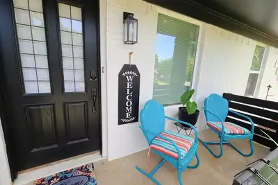 Image de Stylish design, king bed, fast WiFi. Safe, tranquil, minutes from central Dallas.