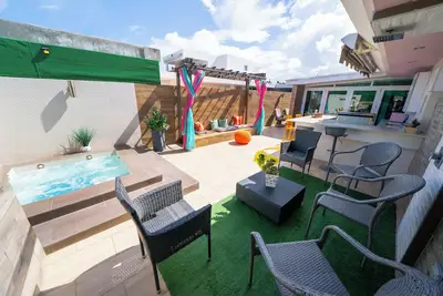 Image de Isla Verde Beach-Bad Bunny Party-Pool-Bbq-Solar  System - Pet Lovers!