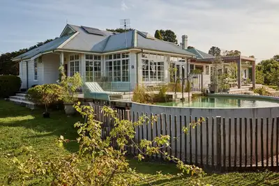 Image de Large, designer home that sleeps 22