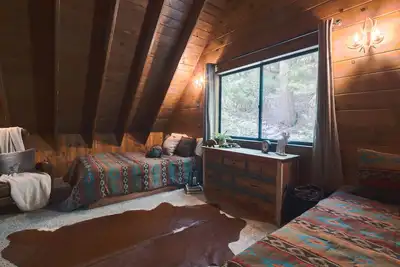 Image de Gregory’s Lake Gregory Cabin!