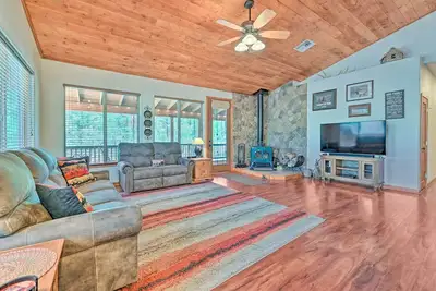 Image de Bring a Pet: Happy Jack Cabin w/ Fire Pit!