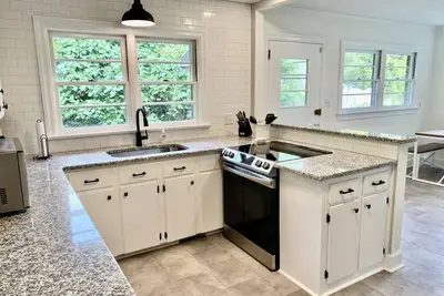 Image de Updated 2-bedroom Ranch in Downtown Apex