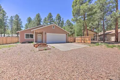 Image de Fenced Yard, Fire Pit: Quiet Show Low Home!