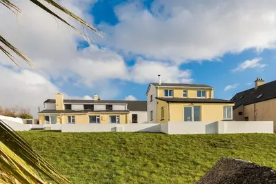 Image de Family beach house located within a short stroll of Waterville
