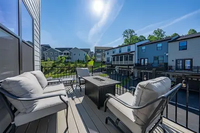 Image de ★ New 3 Bed/4 Bath | 10 min to Uva/Hospital/Wineries/Downtown Mall