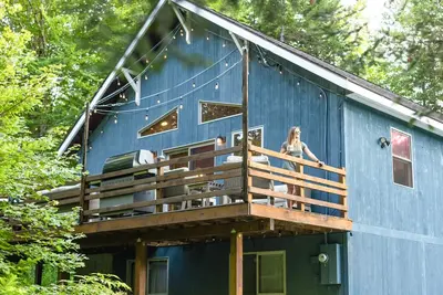 Charming Chalet w. Hot Tub - 1 mile to Mt. Snow