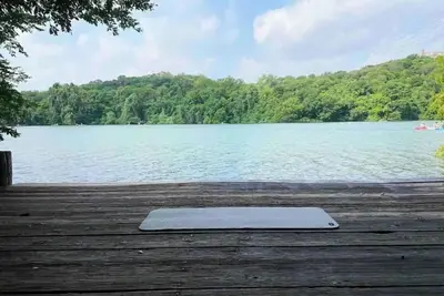 Image de Peaceful Dt Sanctuary, 3 min walk to Lake, w Pool