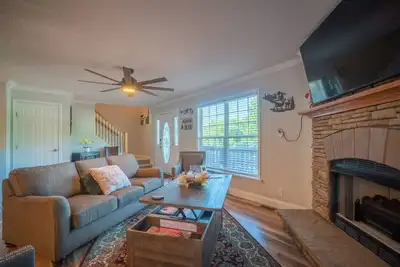 Image de Spacious &  Mountain Oasis ~ Games ~ Deck ~ Bbq