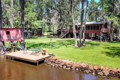 Image de The Camp on Caddo Lake with a Boat Ramp!