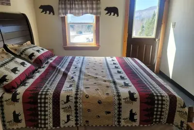 Image de 01) The Bear Cave Cabin