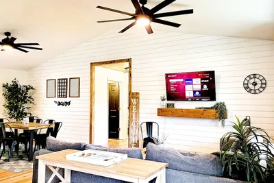 Image de Modern Red River Gorge Vacation Home Fiber WiFi + W/D