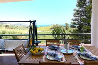 Image de Holiday home with beautiful sea views, 3 minutes walk from the beach