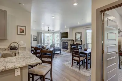 Image de Brand New Clear Water Lofts - 2br Premier Condo - Kids Ski Free! by RedAwning