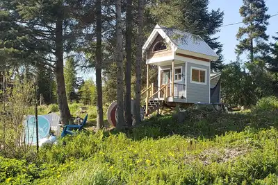 Image de Repurposed Playhouse with room for 2!