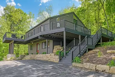 Image de Stunning views, amazing gathering spaces, hot tub