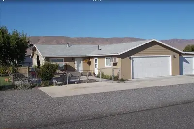 Image de Two bedroom, three bathroom fenced yard. Game room with hide a bed. Pet friendly