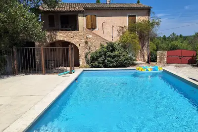 Image de maison indépendante avec piscine privative