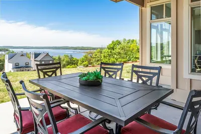 Image de Majestic -On the lake-Huge Patio/ 3 seasons room-No stairs/5 mins to Branson|122